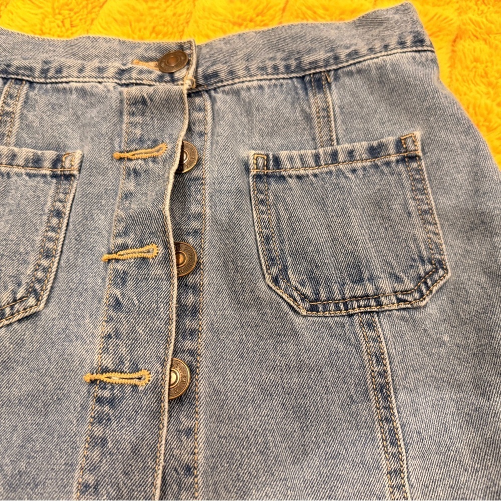 Denim Button-Front Skirt
T4 - Picture 2 of 9